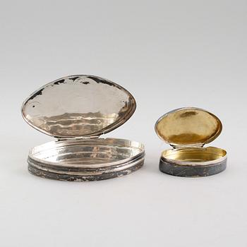DOSOR, 2 st, silver, svenska stämplar, 1800-tal. Vikt ca 80 gram.