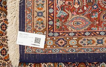 MATTA, old, Moud, part silk, ca 252 x 243 cm.