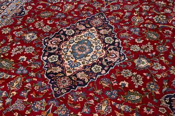 An oriental carpet, a. 419 x 295 cm.
