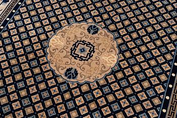Carpet China, approx. 290 x 190 cm.