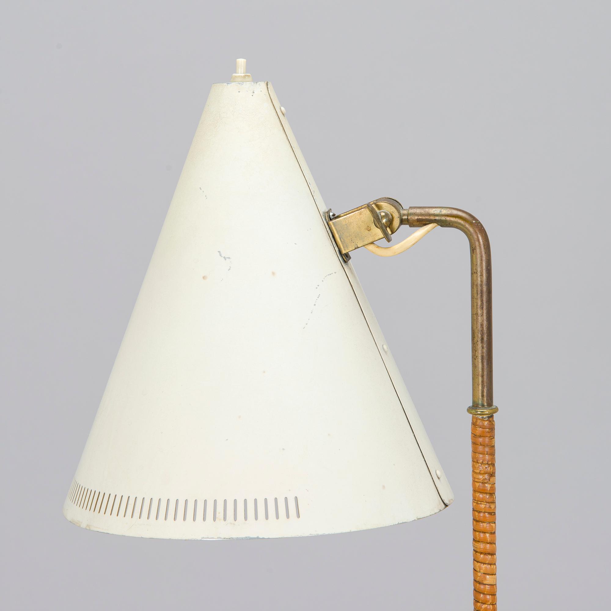 Paavo Tynell, golvlampa, modell K10-10,Taito/ Idman, 1900-talets mitt.