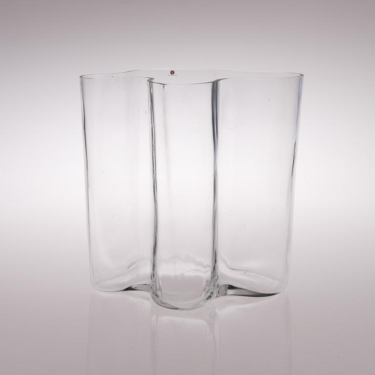 ALVAR AALTO, A VASE. Sign. Alvar Aalto. 1950/60s.