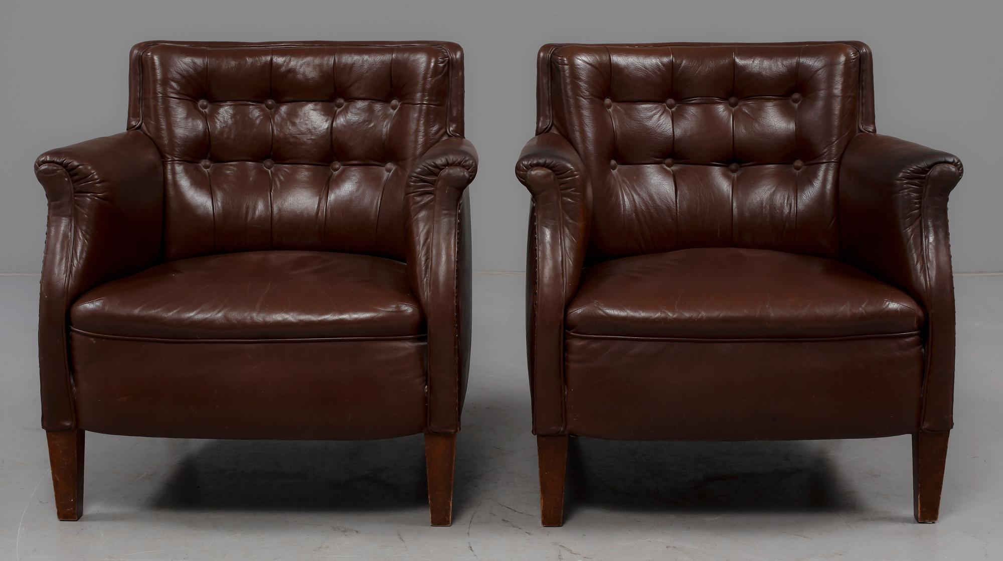 CLUBFÅTÖLJER, ett par, 1900-talets första del.