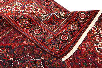 A Heriz carpet, c. 303 x 200 cm.