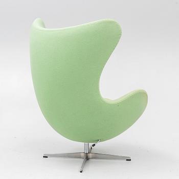 Arne Jacobsen, a swivel easy chair, 'The Egg', Fritz Hansen 1992.