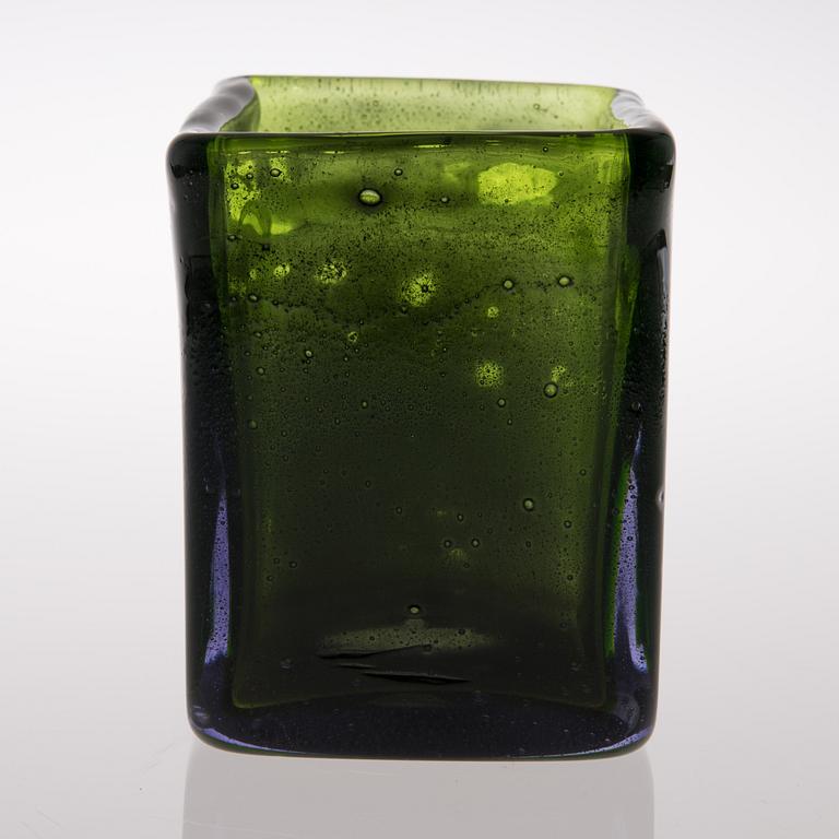 A glass vase manufactured by Nuutajärvi in 1967.