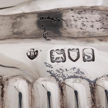 Teekannu lämmittimellä, sterlinghopeaa, Edward Barnard & Sons Ltd, Lontoo 1913.