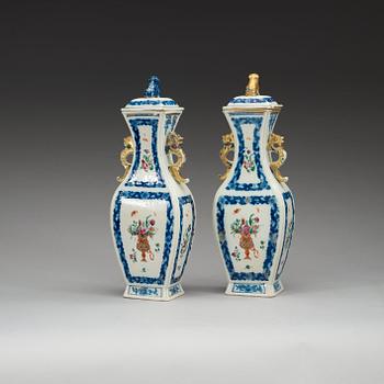 VASER med LOCK, ett par, kompaniporslin. Qing dynastin, Qianlong (1736-95).