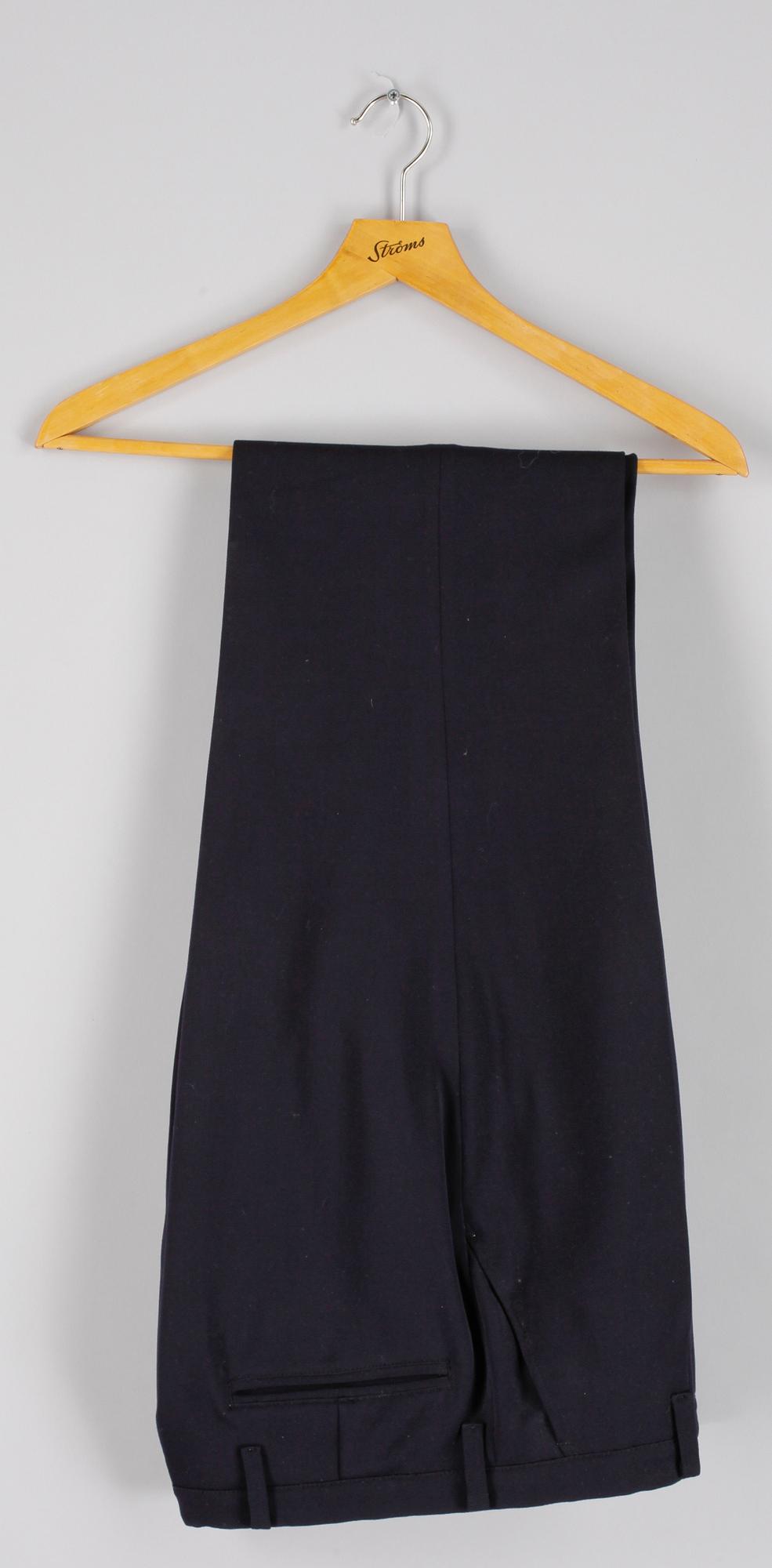 UNIFORM FÖR KOMMENDÖRSKAPTEN FÖR SVENSKA KUNGL. FLOTTAN, 12 delar, 1900-talets mitt/andrahälft.