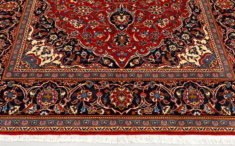 A Kashan carpet, approximately 315 x 200 cm.