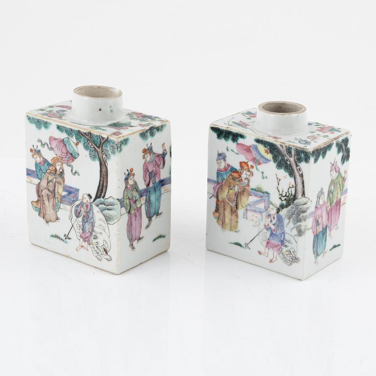 Tedosor, ett par, porslin, Kina, sen Qingdynasti, omkring år 1900.