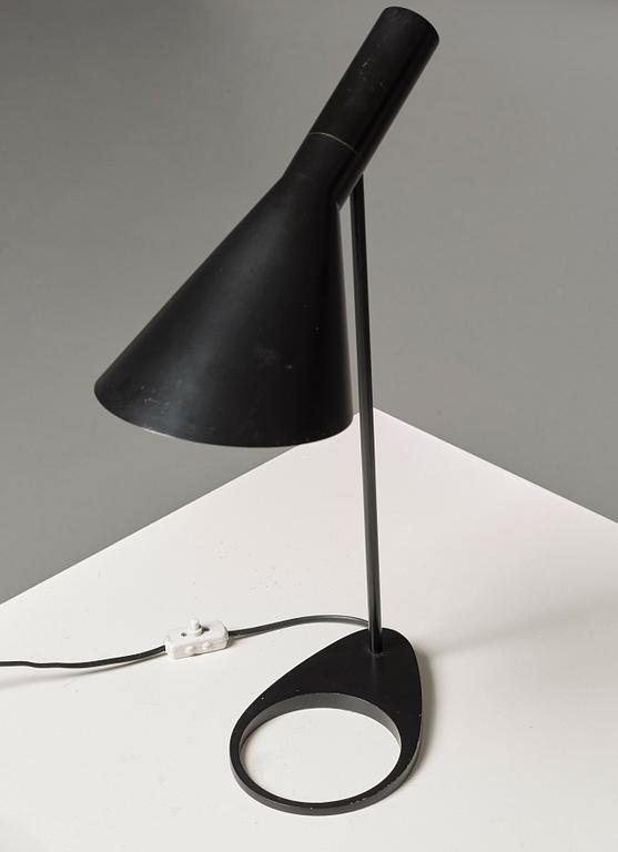 ARNE JACOBSEN, bordslampa "AJ", Louis Poulsen, Danmark.