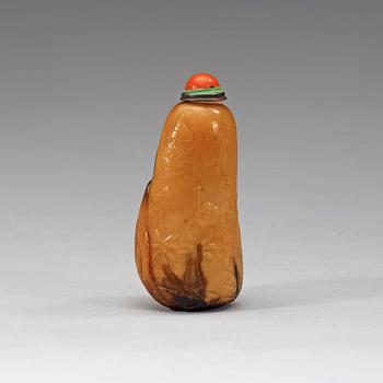 A soapstone snuff bottle with a carved landscape and a nine-character inscription, late Qing dynasty (1644-1912).