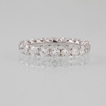 RING, 18K vitguld med 20 briljantslipade diamanter 2.64 ct. Vikt 2,2 gram.