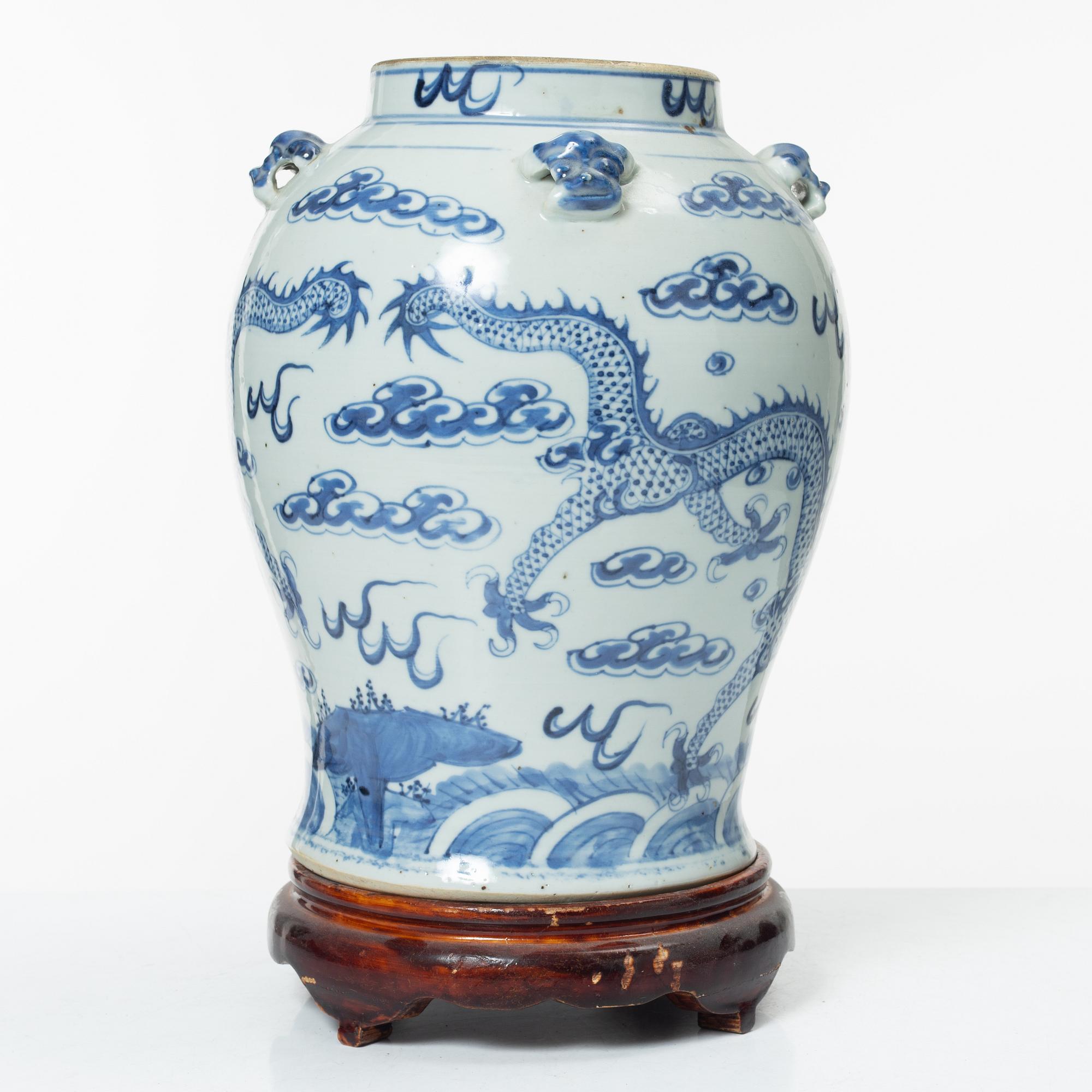 Vas, porslin. Sen Qingdynasti, omkring 1900.