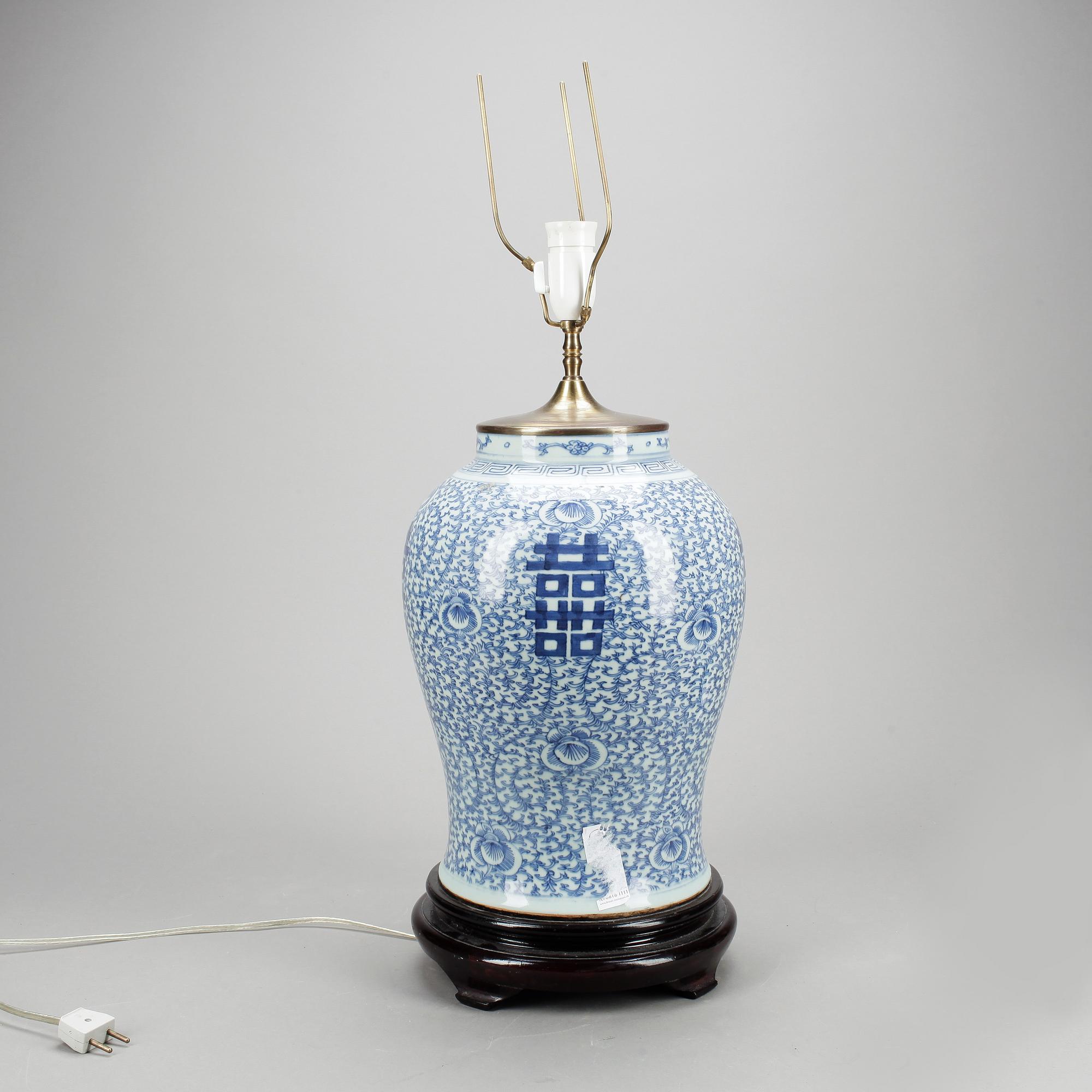BORDSLAMPA/VAS, porslin, Kina, 1900-tal.