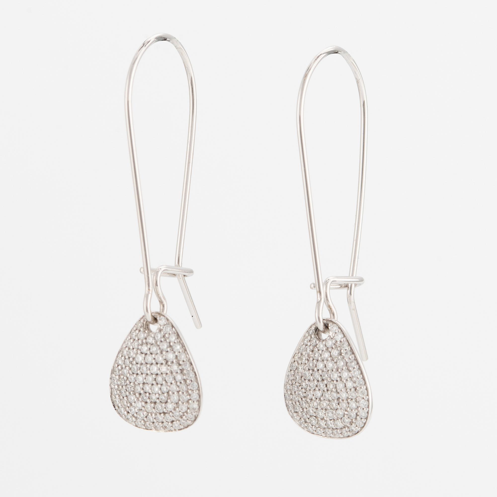 Efva Attling, örhängen, ett par, "Little Rose Petal & Stars Earrings", 18K vitguld med diamanter.
