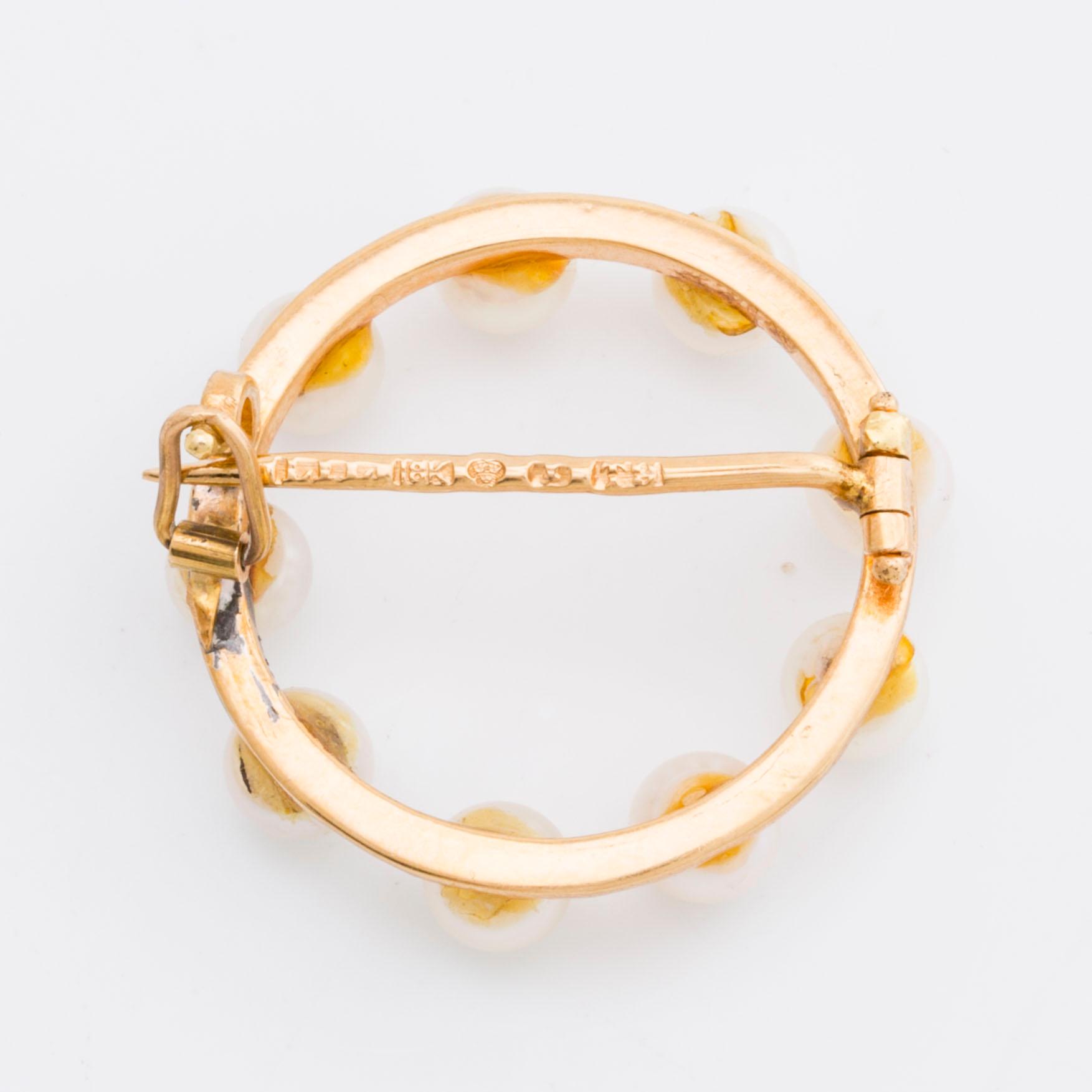 BROSCH, 18K guld besatt med odlade pärlor ca 4,5 mm.