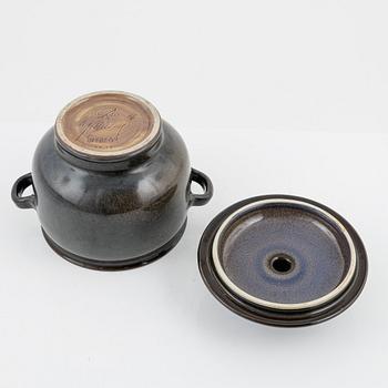 Carl-Harry Stålhane, a stoneware bowl with cover, Rörstrand, dated -66.