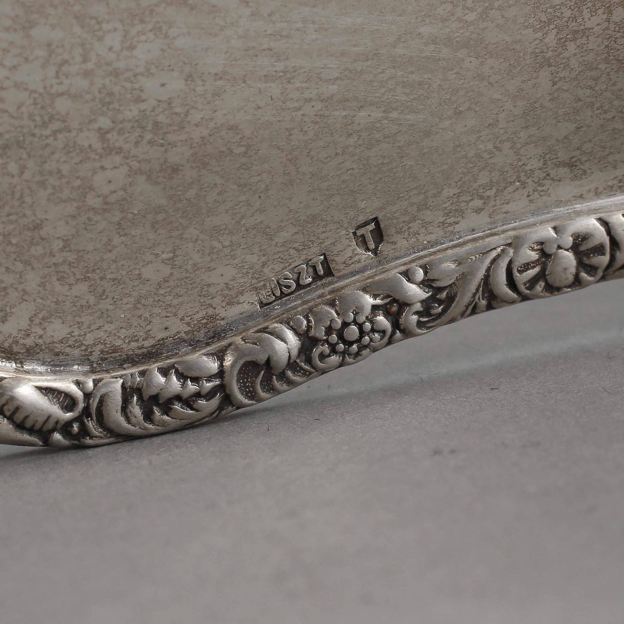 BRICKA, silver, Österrike-Ungern, 1872-1922. Vikt ca 463 gram.
