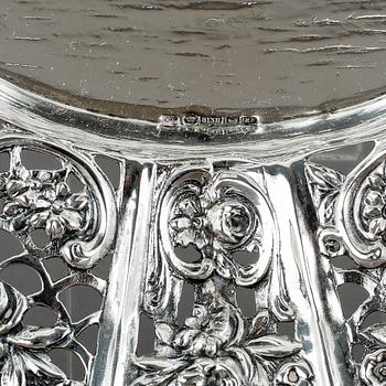 SKÅL, silver, importstämplar samt Oskar Lindroos, Helsingfors, 1931. Vikt ca 304g.