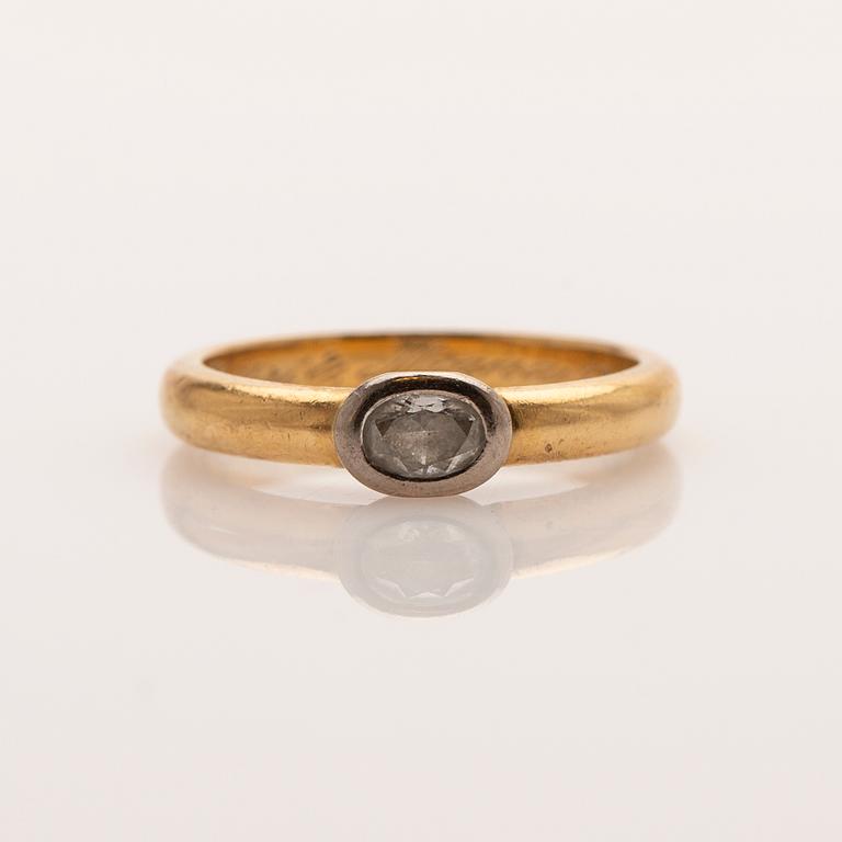 Ring, 18K gold with diamond.