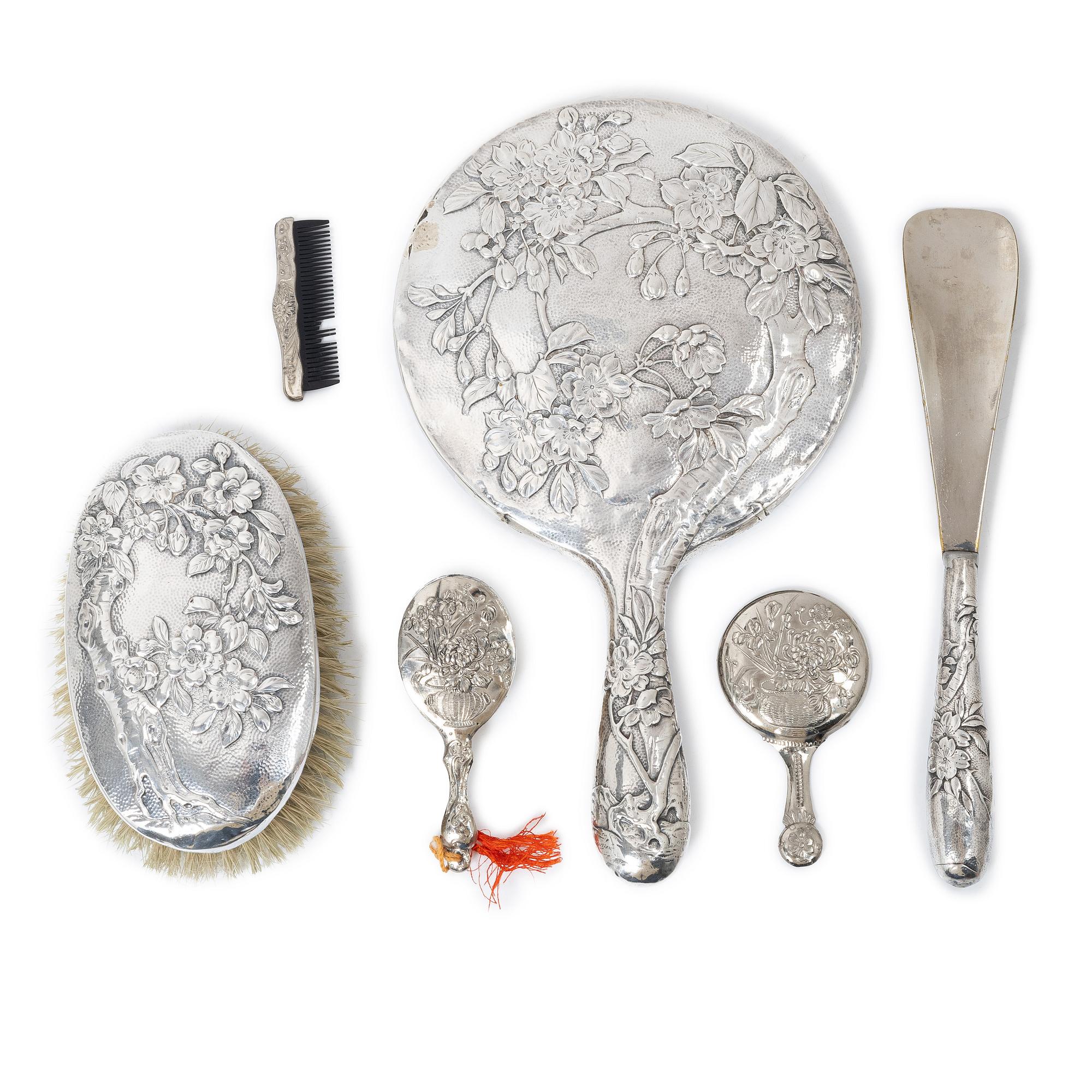 Toiletteset, delvis silver. Kina, tidigt 1900-tal.