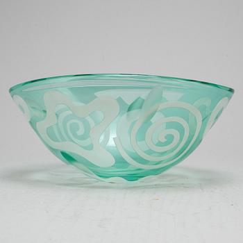 GUNNEL SAHLIN, a glass bowl, signed, from Orrefors Unique.