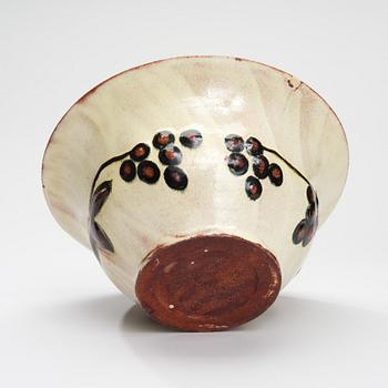 GERDA THESLEFF, A CERAMIC BOWL. Sign. GT Finland, 1915.