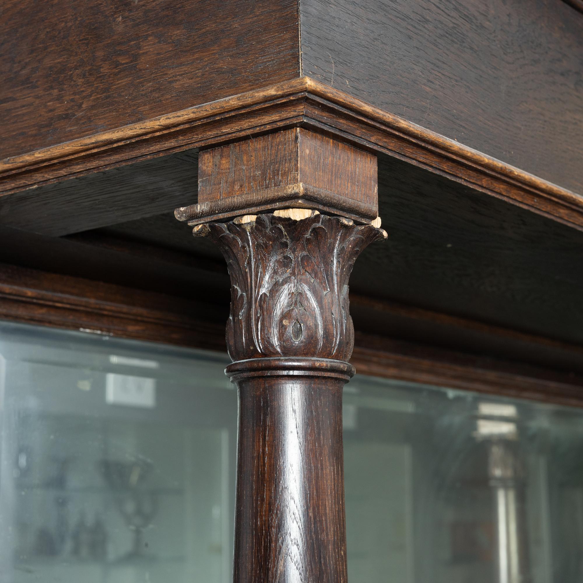 Cabinet, baroque style around the year 1900.