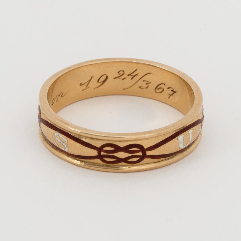 18K gold and enamel ring.