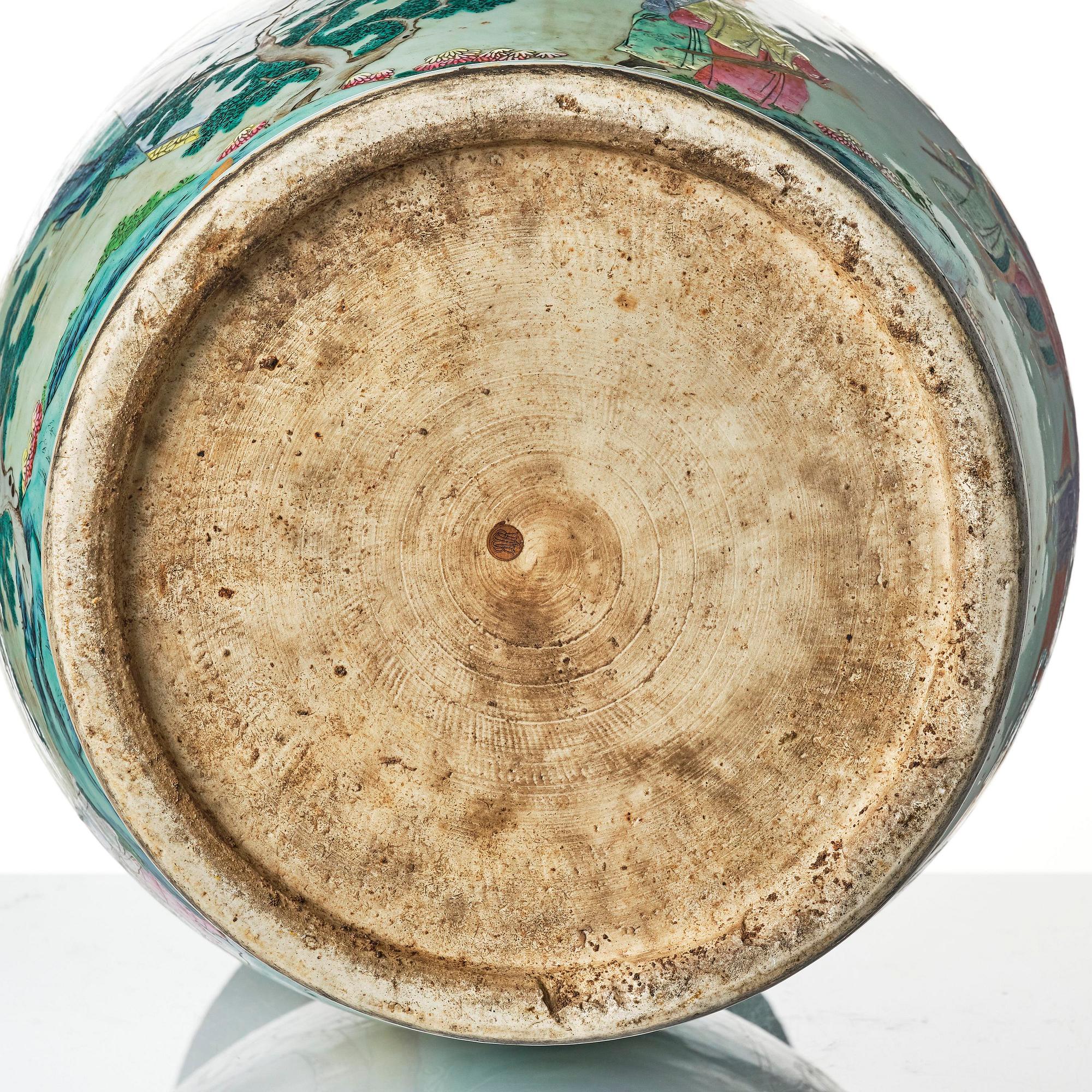 Praktvas, porslin. Qingdynastin, 1800-tal.