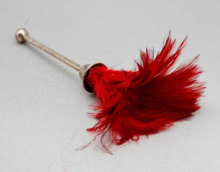 DAMMVIPPA, skaft av silver, otydliga svenska stämplar.