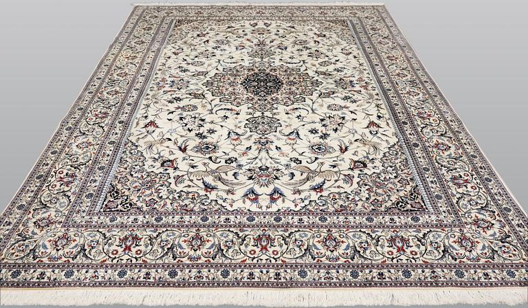 A part silk Nain carpet, so-called 6LAA, approx. 324 x 218 cm.