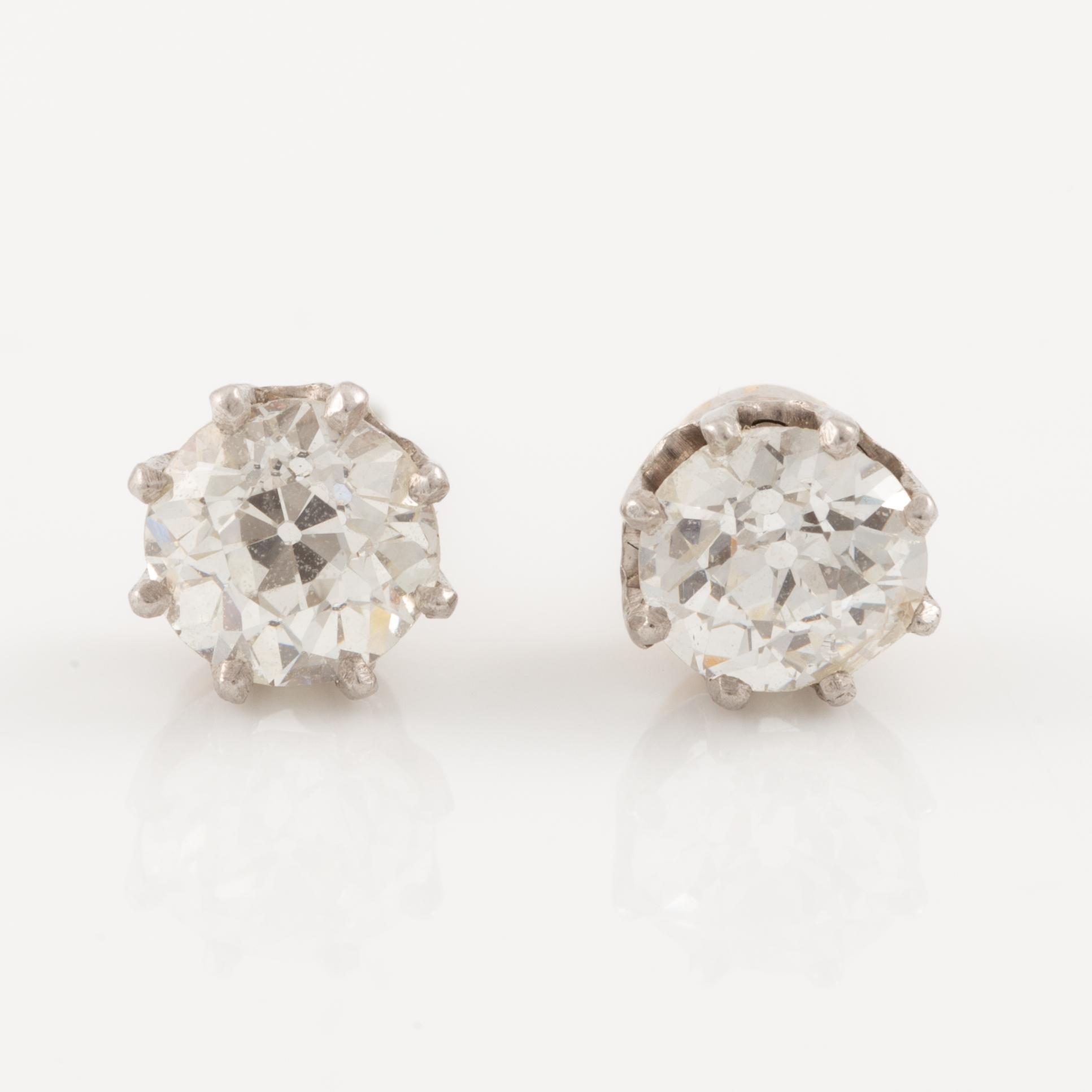 Earrings, a pair, 18K white gold with old-cut diamonds.