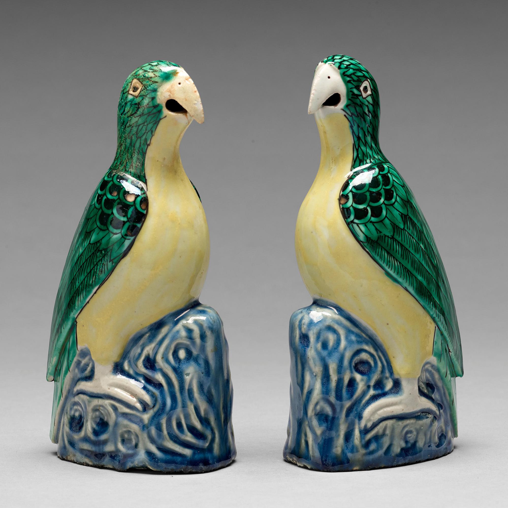 A pair of famille rose figures of parrots, late Qing dynasty.