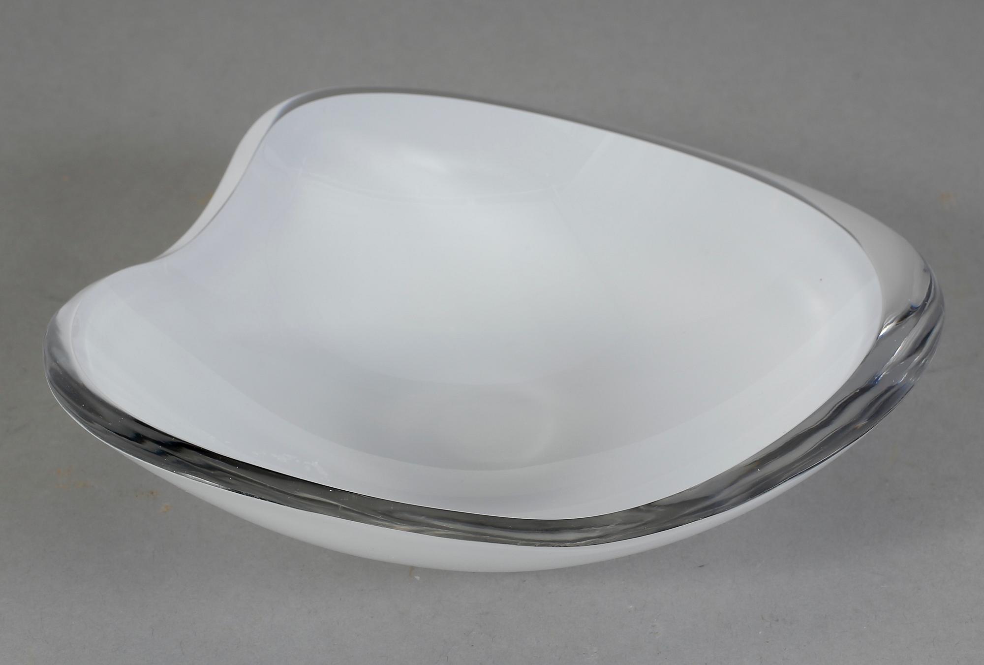 GUNNEL NYMAN, skål, "Äggskalet", Iittala, Finland, signerad och daterad -57.