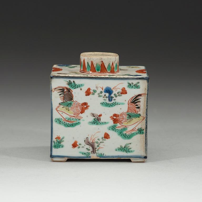 A familler verte tea caddy, Qing dynasty, Kangxi (1622-1772).