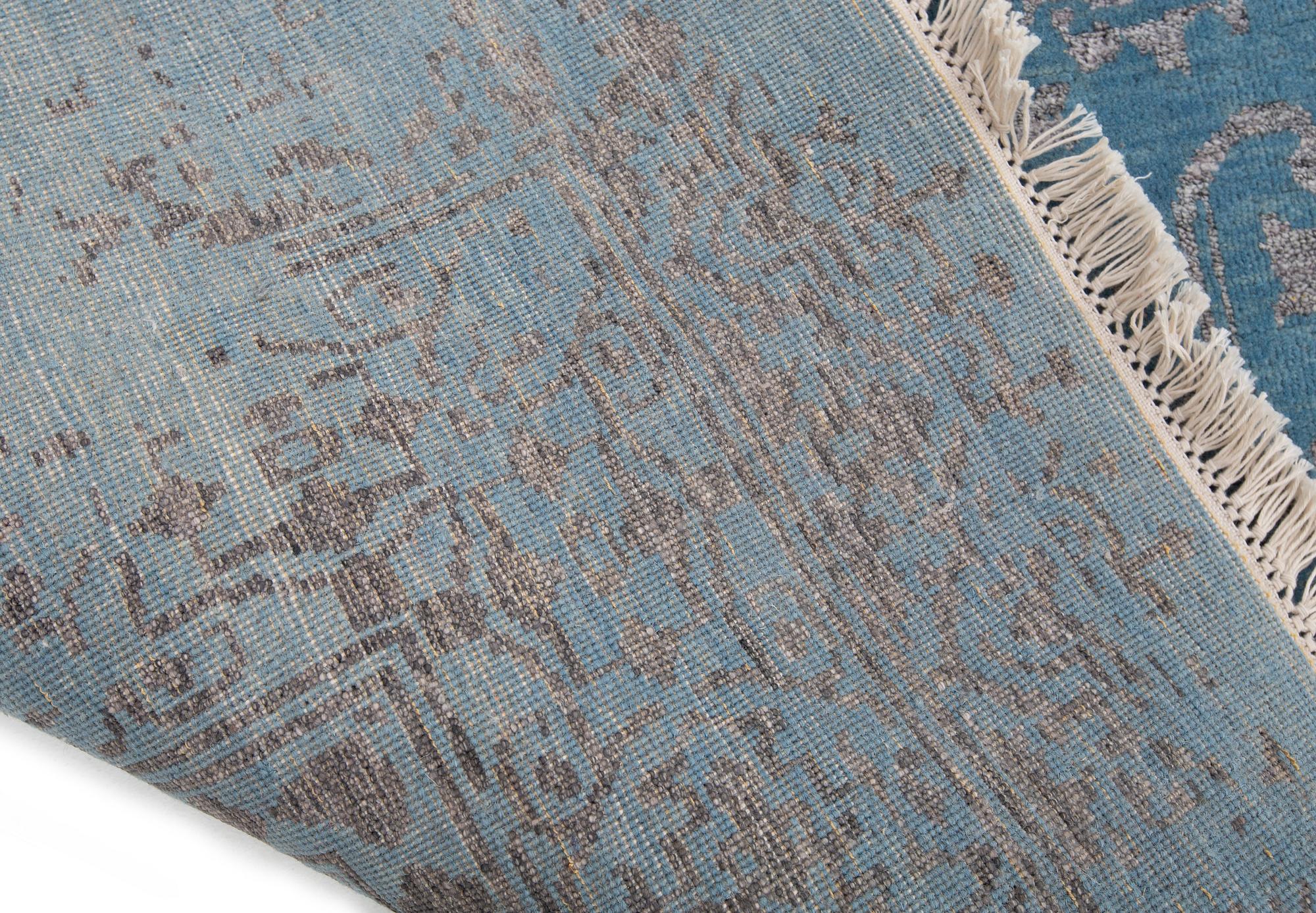 Matta, Agra, Broken Design part silk, ca 355 x 305 cm. - Bukowskis