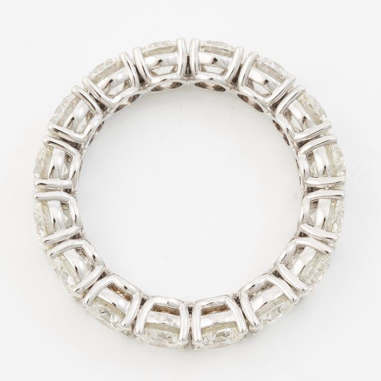 Full eternity ring 18K white gold set with brilliant-cut diamonds.