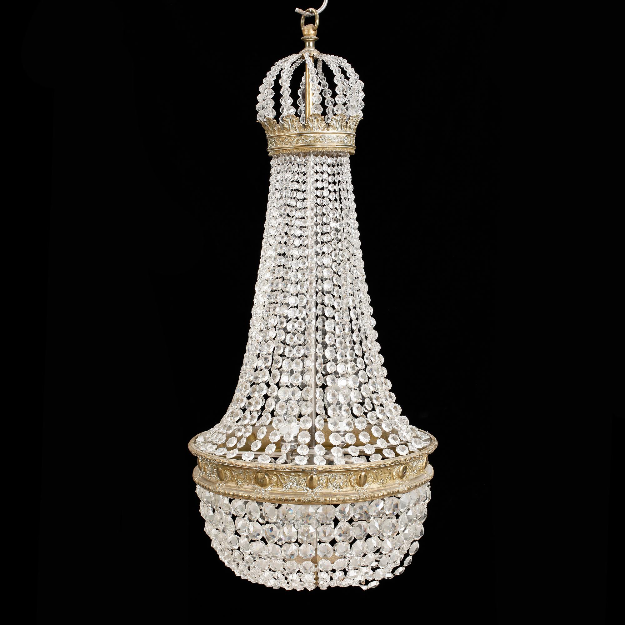 TAKKRONA, Louis XVI-stil, 1900-tal. Höjd ca 110cm.