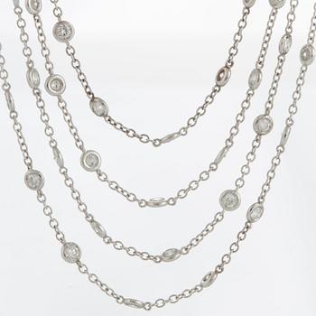 Collier med runda briljantslipade diamanter total vikt ca 6.70 ct.