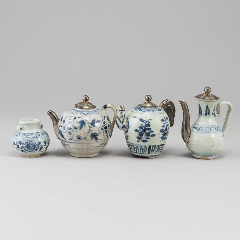 A group of south east asian teapots and a jar, 16th/17th Century.