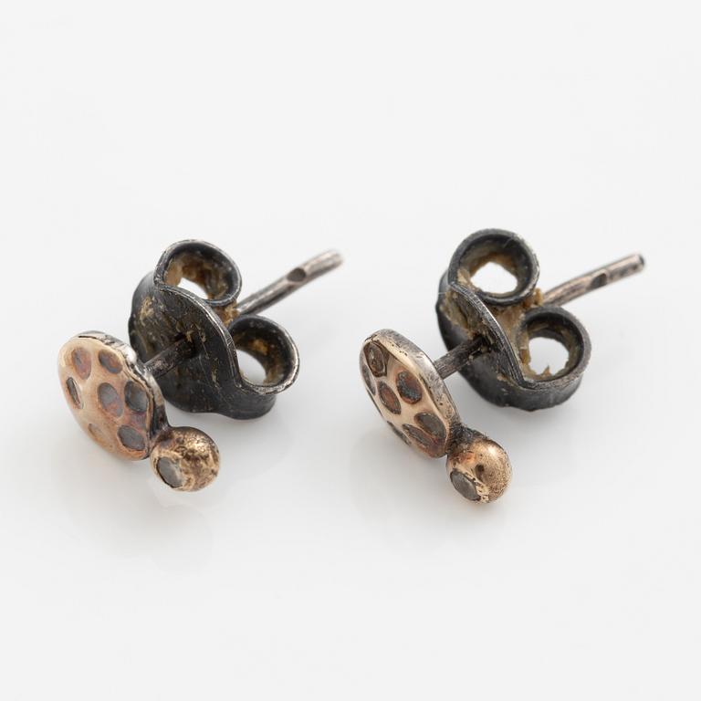 Earrings, a pair, silver gold and small diamonds, "Comet Uno Brill Earsticker", by Birdie.