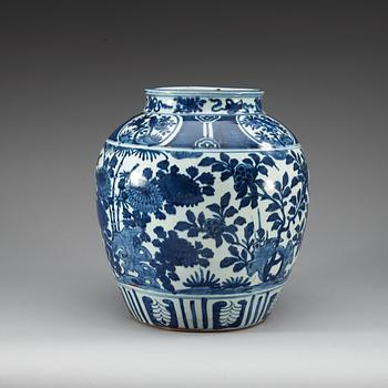 A large blue and white jar, Ming dynasty.