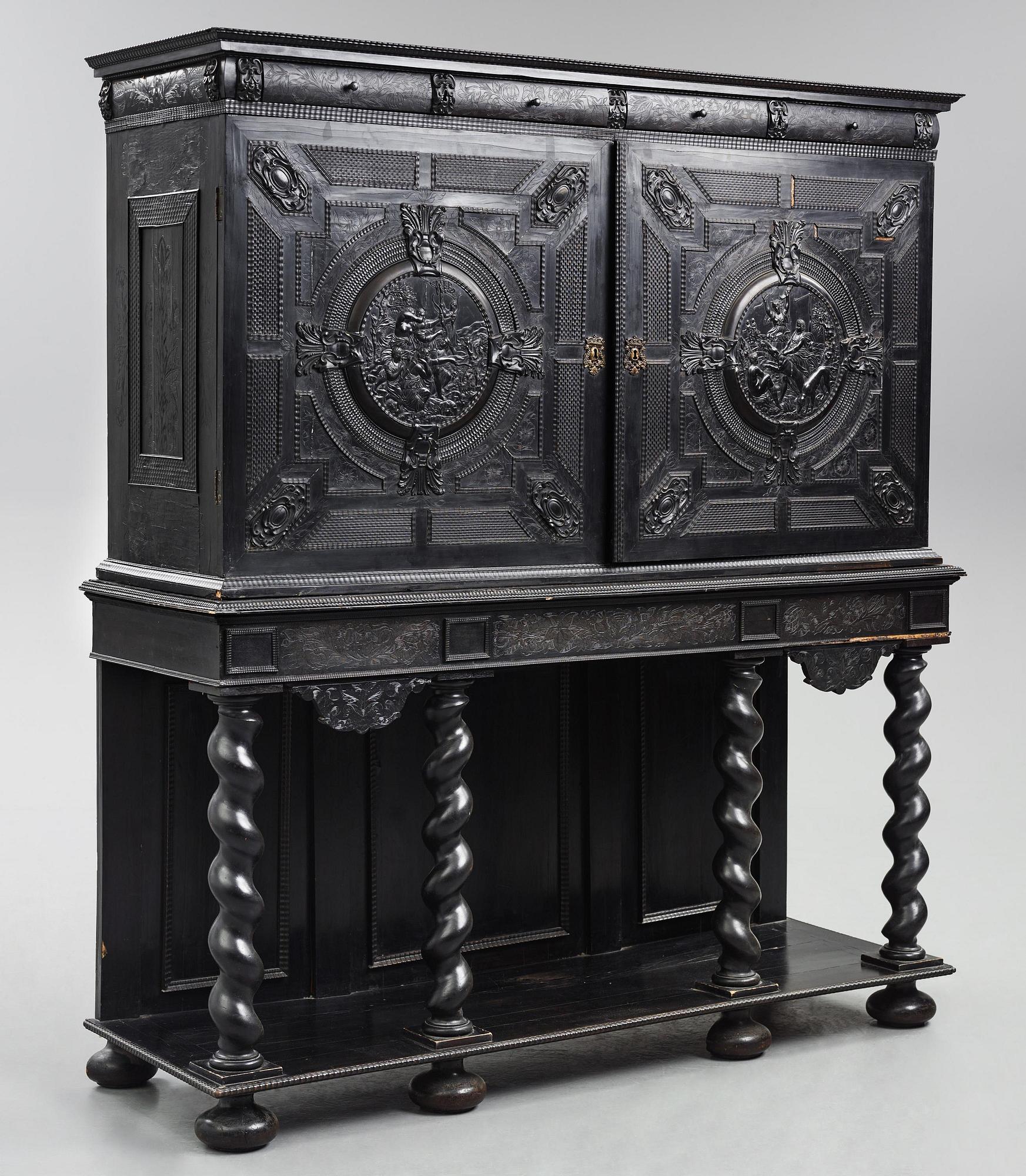 Det Bondeska Skåpet, sannolikt Paris, 1600- samt 1800-tal, Louis XIV och Louis XIV-stil.