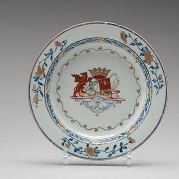 A set of five armorial plates, Qing dynasty, Qianlong (1736-95).