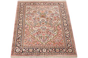 Matta, silke Ghom, ca. 182 x 122.