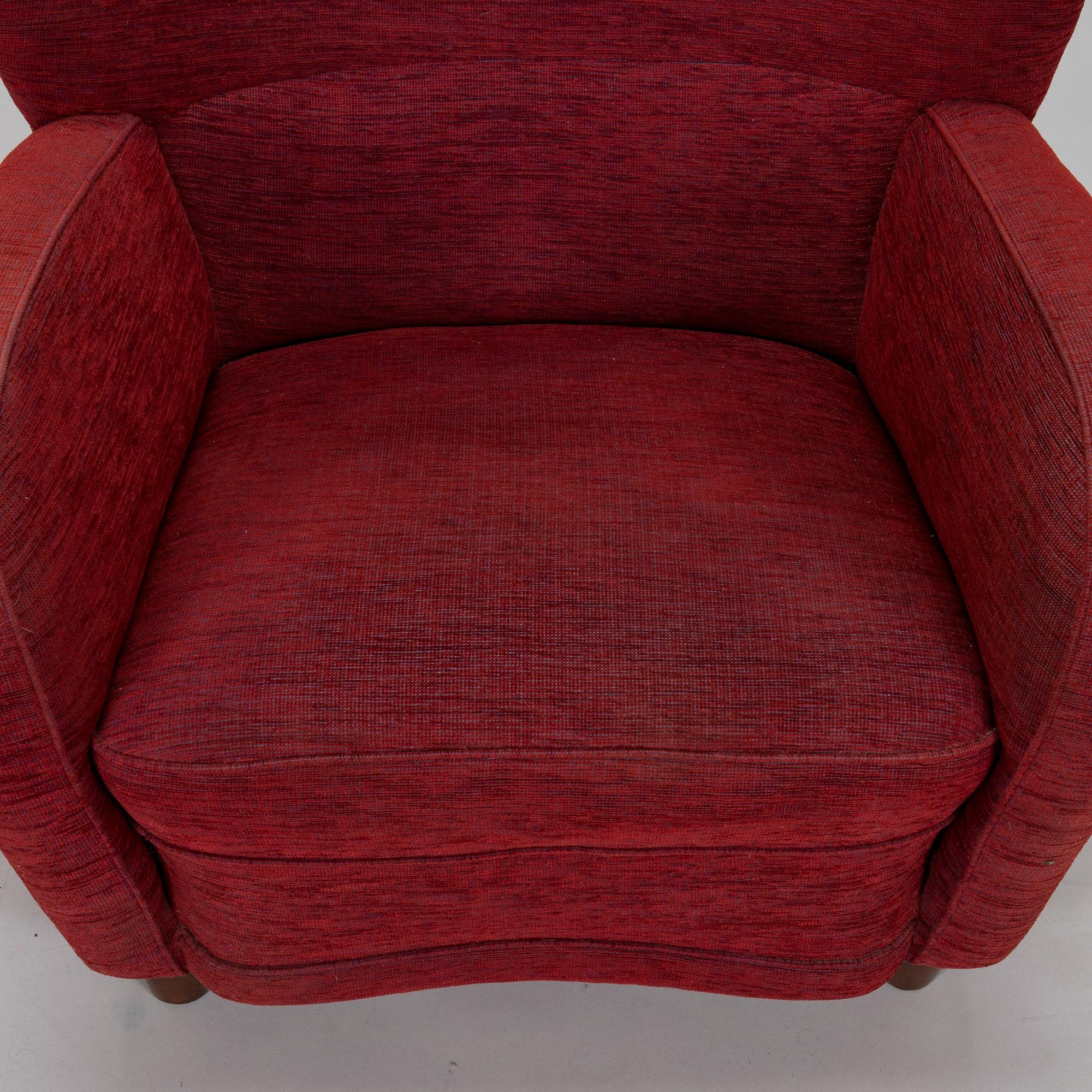 A mid-20th-century armchair.