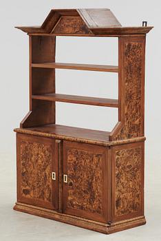 HÄNGSKÅP, senbarock, 1700-tal.